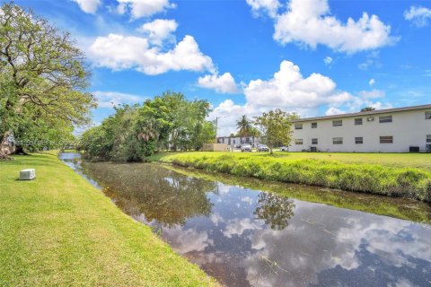 Condominio en alquiler en North Lauderdale, Florida, 2 dormitorios, 98.1 m2 № 2047280 - foto 5