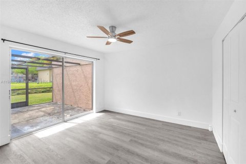 Condominio en alquiler en North Lauderdale, Florida, 2 dormitorios, 98.1 m2 № 2047280 - foto 20