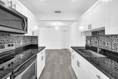 Condominio en alquiler en North Lauderdale, Florida, 2 dormitorios, 98.1 m2 № 2047280 - foto 7