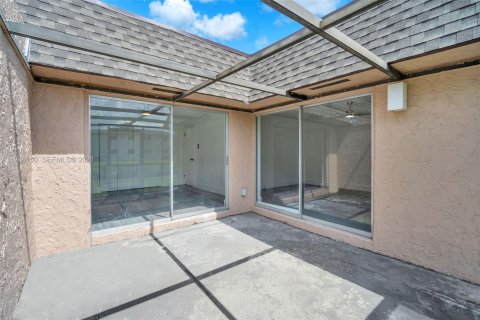 Condominio en alquiler en North Lauderdale, Florida, 2 dormitorios, 98.1 m2 № 2047280 - foto 25