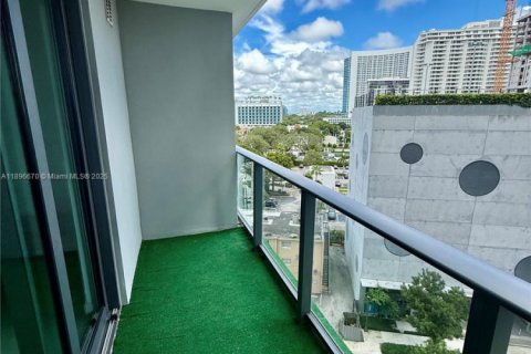 Condo in Miami, Florida, 1 bedroom  № 2081514 - photo 11