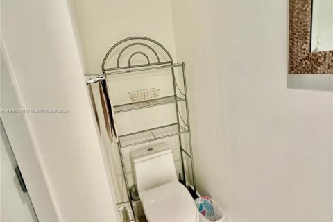 Condo in Miami, Florida, 1 bedroom  № 2081514 - photo 14
