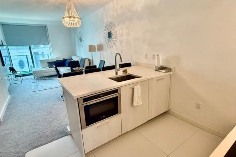 Condo in Miami, Florida, 1 bedroom  № 2081514 - photo 5