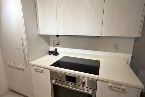 Condo in Miami, Florida, 1 bedroom  № 2081514 - photo 4