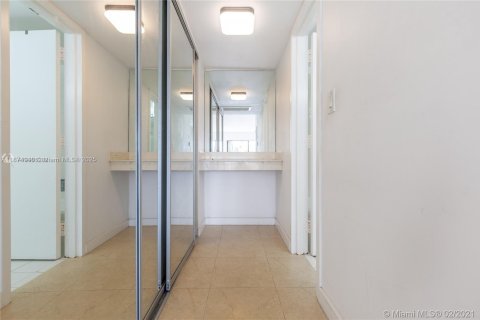 Купить кондоминиум в Майами, Флорида 1 спальня, 65.96м2, № 1922842 - фото 14
