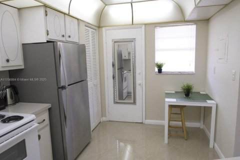 Apartment in Miami, Florida 1 bedroom, 87.98 sq.m. № 1863864 - photo 12