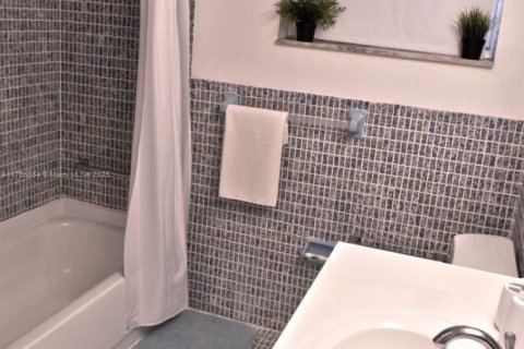 Apartment in Miami, Florida 1 bedroom, 87.98 sq.m. № 1863864 - photo 23