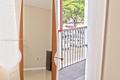 Apartment in Miami, Florida 1 bedroom, 87.98 sq.m. № 1863864 - photo 28