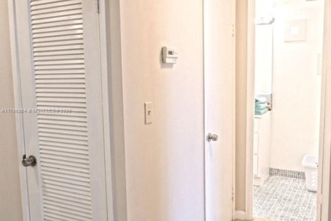 Apartment in Miami, Florida 1 bedroom, 87.98 sq.m. № 1863864 - photo 25