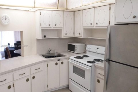 Apartment in Miami, Florida 1 bedroom, 87.98 sq.m. № 1863864 - photo 13