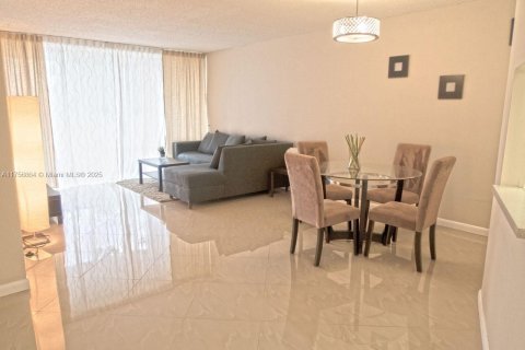 Apartment in Miami, Florida 1 bedroom, 87.98 sq.m. № 1863864 - photo 1