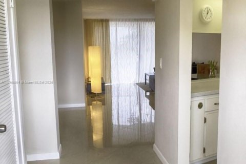 Apartment in Miami, Florida 1 bedroom, 87.98 sq.m. № 1863864 - photo 16