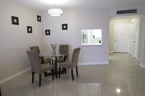 Apartment in Miami, Florida 1 bedroom, 87.98 sq.m. № 1863864 - photo 7