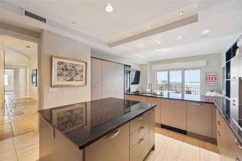 Купить кондоминиум в Сарасота, Флорида 11 комнат, 459.22м2, № 1903675 - фото 15