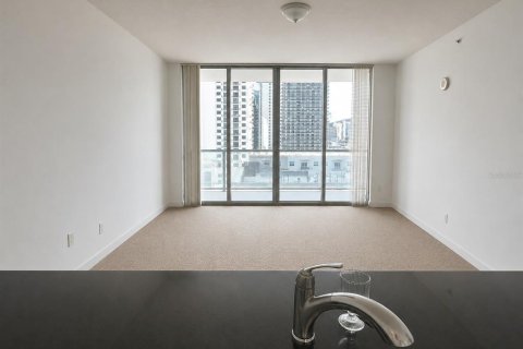 Condominio en alquiler en Miami, Florida, 1 dormitorio, 64.47 m2 № 2101448 - foto 3