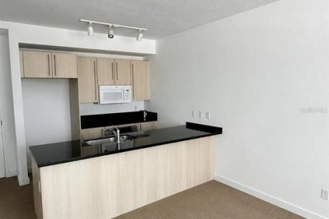Condominio en alquiler en Miami, Florida, 1 dormitorio, 64.47 m2 № 2101448 - foto 2