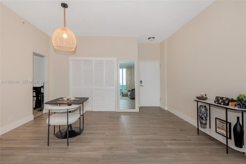 Condominio en venta en Hollywood, Florida, 1 dormitorio, 75.9 m2 № 2006514 - foto 24