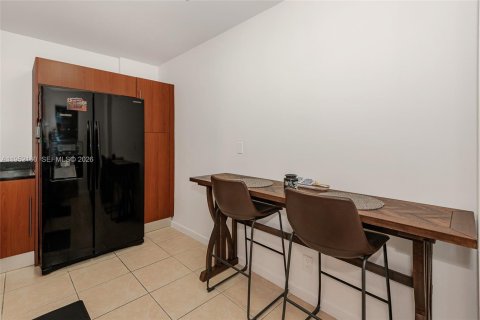 Condominio en venta en Hollywood, Florida, 1 dormitorio, 75.9 m2 № 2006514 - foto 11