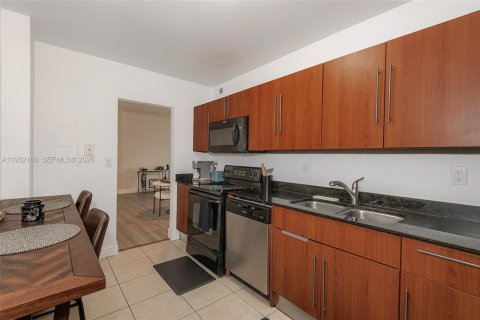 Condominio en venta en Hollywood, Florida, 1 dormitorio, 75.9 m2 № 2006514 - foto 12