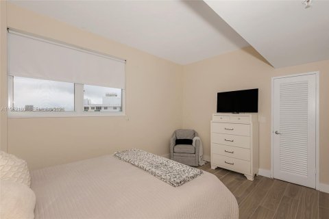 Condominio en venta en Hollywood, Florida, 1 dormitorio, 75.9 m2 № 2006514 - foto 3