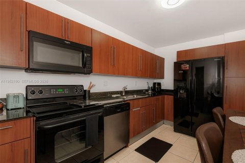 Condominio en venta en Hollywood, Florida, 1 dormitorio, 75.9 m2 № 2006514 - foto 10