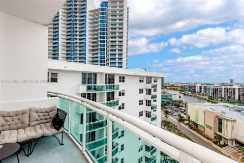 Condominio en venta en Hollywood, Florida, 1 dormitorio, 75.9 m2 № 2006514 - foto 27