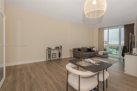 Condominio en venta en Hollywood, Florida, 1 dormitorio, 75.9 m2 № 2006514 - foto 15