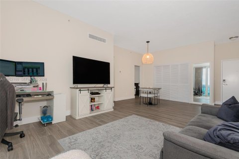 Condominio en venta en Hollywood, Florida, 1 dormitorio, 75.9 m2 № 2006514 - foto 20