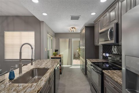 Condo in New Port Richey, Florida, 2 bedrooms  № 1919465 - photo 14