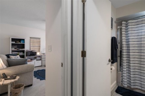 Condo in New Port Richey, Florida, 2 bedrooms  № 1919465 - photo 25