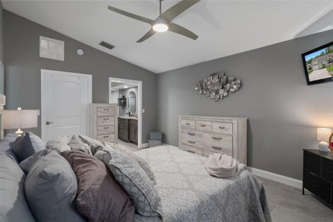 Condo in New Port Richey, Florida, 2 bedrooms  № 1919465 - photo 19