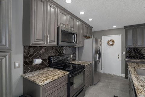 Condo in New Port Richey, Florida, 2 bedrooms  № 1919465 - photo 15