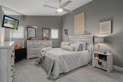 Condo in New Port Richey, Florida, 2 bedrooms  № 1919465 - photo 18