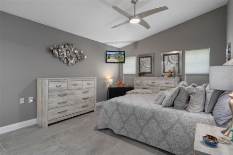 Condo in New Port Richey, Florida, 2 bedrooms  № 1919465 - photo 17