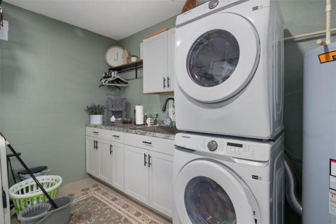 Condo in New Port Richey, Florida, 2 bedrooms  № 1919465 - photo 24