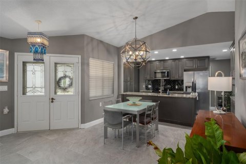 Condo in New Port Richey, Florida, 2 bedrooms  № 1919465 - photo 11