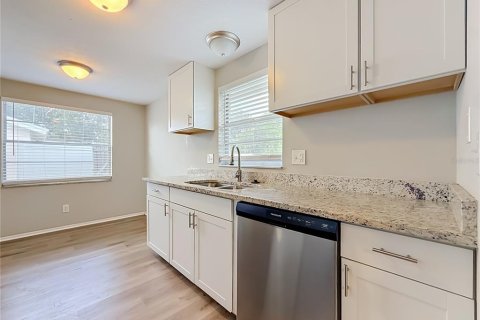 Villa ou maison à vendre à Tampa, Floride: 3 chambres, 111.39 m2 № 2329429 - photo 9
