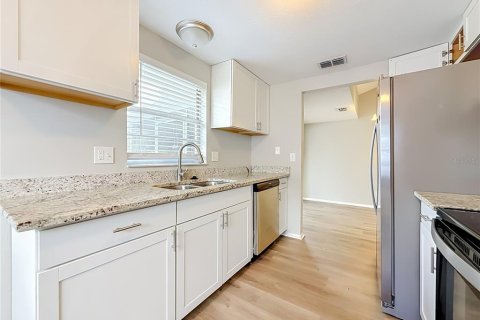 Villa ou maison à vendre à Tampa, Floride: 3 chambres, 111.39 m2 № 2329429 - photo 8