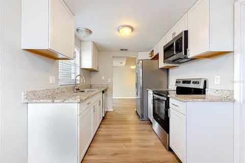 Villa ou maison à vendre à Tampa, Floride: 3 chambres, 111.39 m2 № 2329429 - photo 13