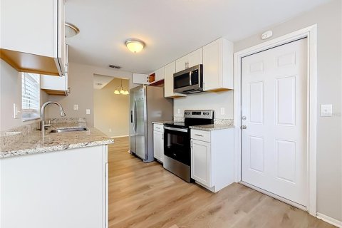 Villa ou maison à vendre à Tampa, Floride: 3 chambres, 111.39 m2 № 2329429 - photo 12