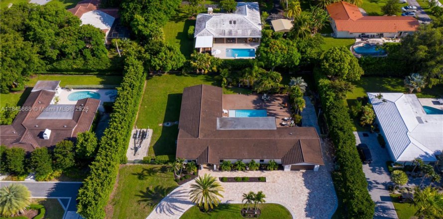 House in Palmetto Bay, Florida 4 bedrooms, 178.93 sq.m. № 2012797