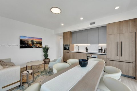 Copropriété à louer à Miami, Floride: 3 chambres, 96.8 m2 № 2051527 - photo 6