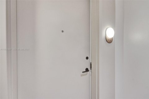 Copropriété à louer à Miami, Floride: 3 chambres, 96.8 m2 № 2051527 - photo 12