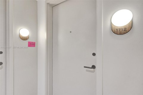 Copropriété à louer à Miami, Floride: 3 chambres, 96.8 m2 № 2051527 - photo 11