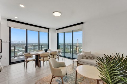 Copropriété à louer à Miami, Floride: 3 chambres, 96.8 m2 № 2051527 - photo 2