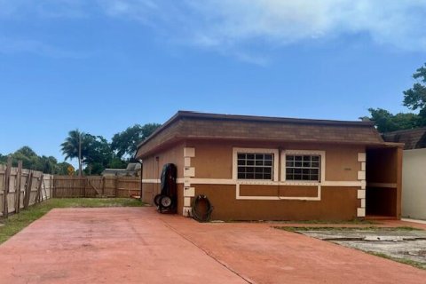 Touwnhouse à vendre à Miami Gardens, Floride: 3 chambres, 107.02 m2 № 2083566 - photo 2