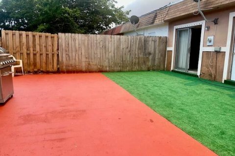 Touwnhouse à vendre à Miami Gardens, Floride: 3 chambres, 107.02 m2 № 2083566 - photo 11