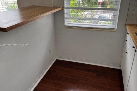 Condo à Miami Shores, Floride, 1 chambre  № 2038893