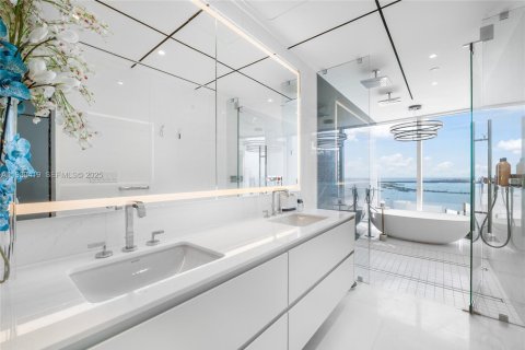 Condo in Miami, Florida, 3 bedrooms  № 2035151 - photo 18