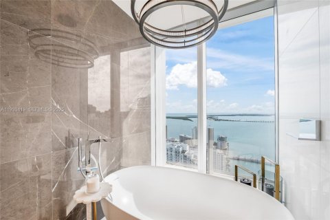 Condo in Miami, Florida, 3 bedrooms  № 2035151 - photo 16